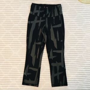 Lucy Activewear Powermax Hatha Capri Leggings Crop Tights Size XS Black Gray